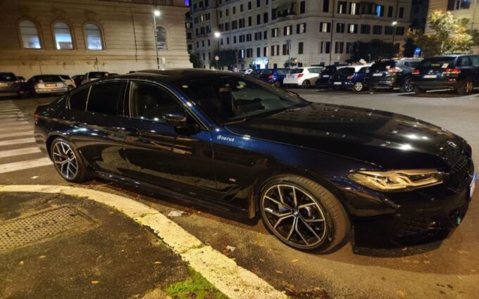 From Como Center : Private 1-Way Transfer to Milan - Pickup and Drop-off