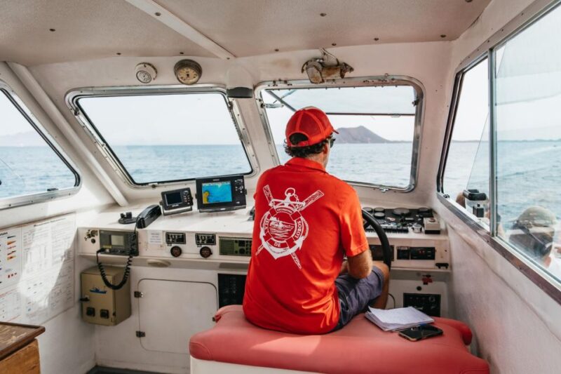 From Corralejo: Round-Trip Ferry Transfer to Lobos Island - Visiting the Lighthouse