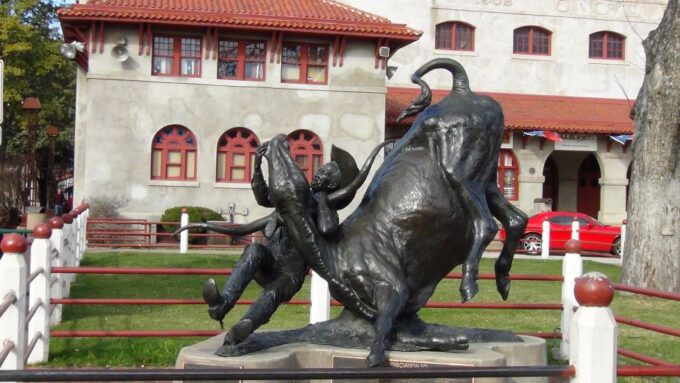 From Dallas: Fort Worth Guided Day Tour - Cattle Drive Visitors Center