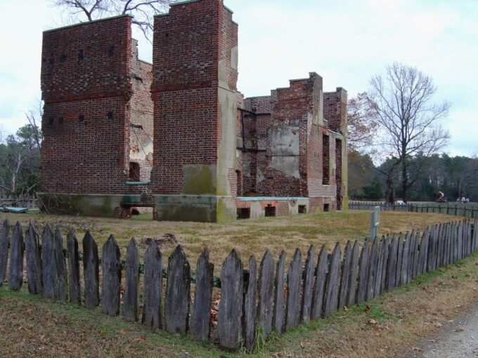 From DC: Colonial Williamsburg and Historical Triangle Tour - Luxury Transportation