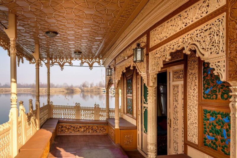 From Delhi: Agra, Srinagar & Kashmir Halal Tour 5 Days - Arrival and Taj Mahal Visit