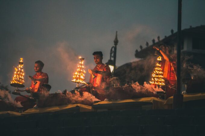 From Delhi: Agra With Varanasi Ganga Aarti With Boat Ride - Taj Mahal at Sunrise