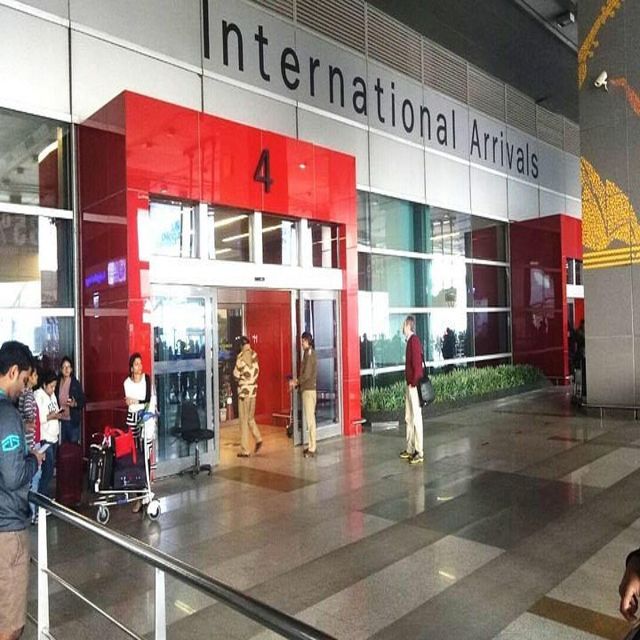 From Delhi Airport: 1-Way Private Transfer to New Delhi - Vehicle and Driver Details