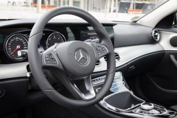 From Delhi: Deluxe Taj Mahal Agra Tour by Luxury Cars - Duration and Timings