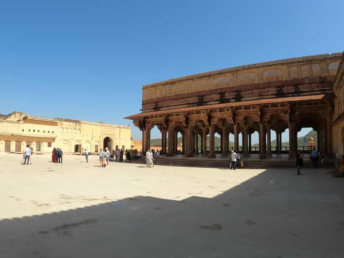 From Delhi: Jaipur Day Trip by Private Car With Hotel Pickup - Itinerary and Sightseeing