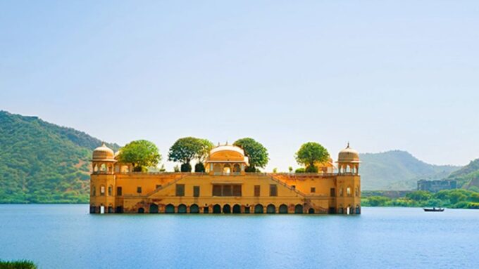 From Delhi: Jaipur Private Day Tour by First-Class Train - Train Journey