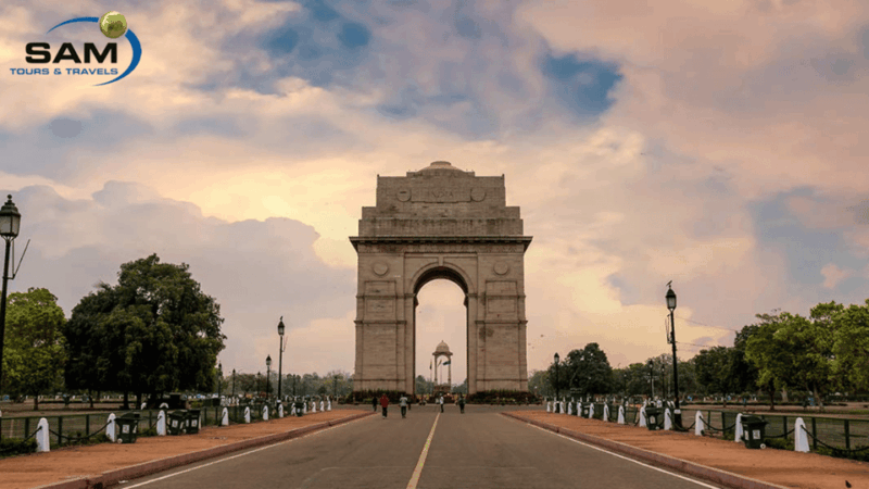 From Delhi: Old and New Delhi Tour With Storyteller Guide - Itinerary Highlights