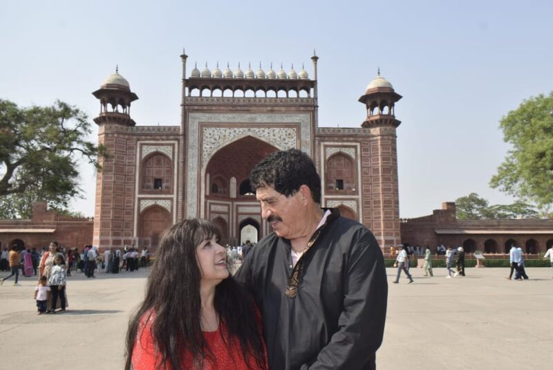 From Delhi: Private Taj Mahal Tour by Superfast Train - Lunch Experience