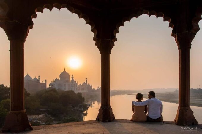 From Delhi: Same Day Taj Mahal Agra Tour With Mughlai Lunch - Transport and Accessibility