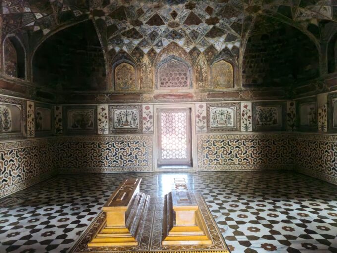 From Delhi: Same Day Taj Mahal and Agra Fort With Transfers - Tour Duration