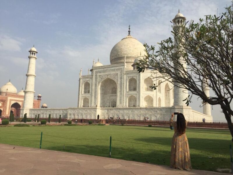 From Delhi: Same Day Taj Mahal Tour by Car With Chauffeur - Travel Time and Main Stops