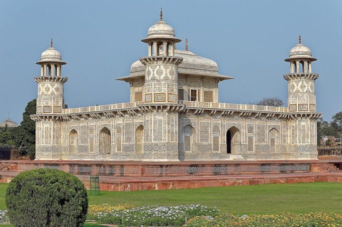 From Delhi: Sunrise Taj Mahal Tour To Agra - Guided Tour Experience