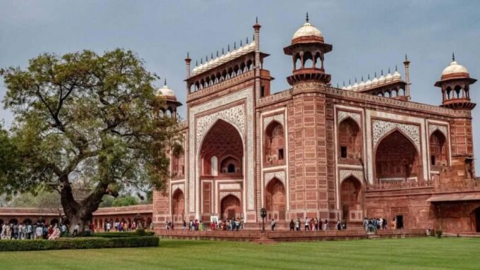 From Delhi: Taj Mahal & Agra Day Trip by Car With Chauffeur - Departure Locations and Pickup