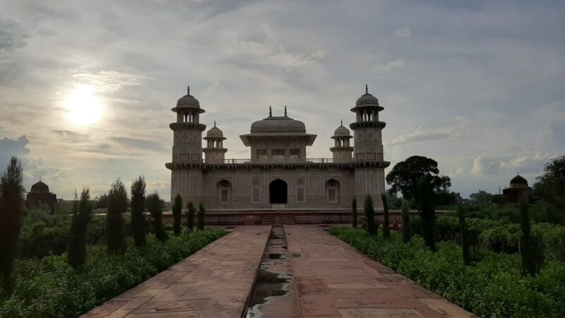 From Delhi : Taj Mahal Agra Tour by Luxury Car With 5* Lunch - Key Points