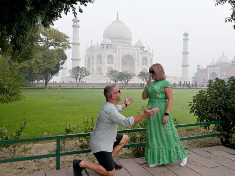 From Delhi: Taj Mahal & Agra Tour by Superfast Gatiman Train - Guided Tours