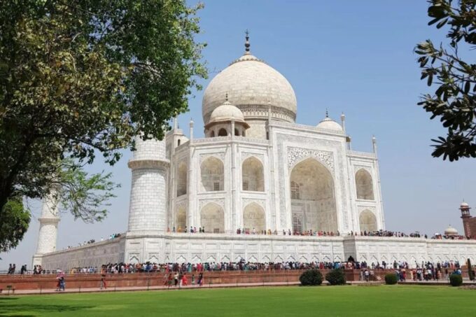 From Delhi: Taj Mahal, Agra, Vrindavan & Mathura Tour by Car - Private Group Experience