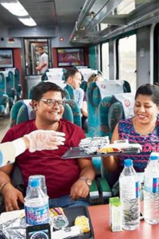 From Delhi: Taj Mahal Day Trip by High Speed Gatimaan Train - Pickup and Return Details