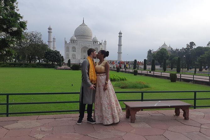 From Delhi : Taj Mahal Photoshoot in Indian Ethnic Dresses - Taj Mahal Photographic Tour