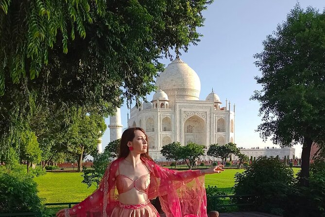 From Delhi : Taj Mahal Photoshoot in Indian Ethnic Dresses - Unlimited Photography and Keepsakes