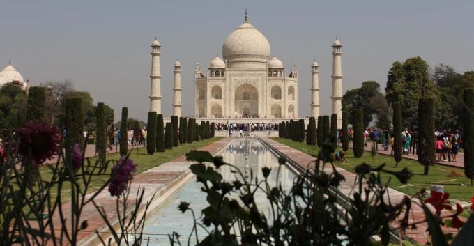 From Delhi: Taj Mahal Private Day Trip With Transfers by Car - Pickup and Drop-off Options