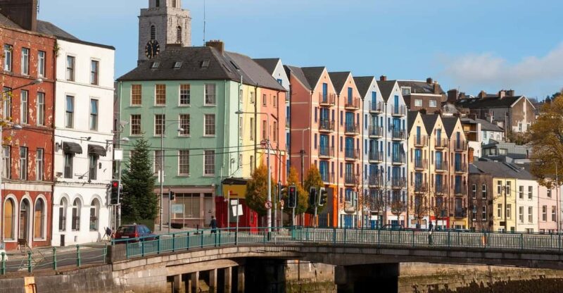 From Dublin: Cork, Cahir Castle, Rock of Cashel Tour in Spanish - Cork City