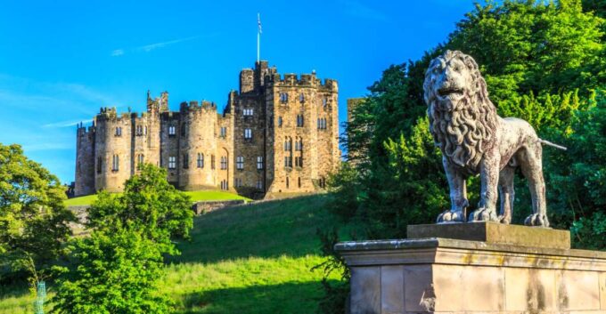 From Edinburgh: Alnwick Castle and Scottish Borders Tour - Exploring Alnwick Castle
