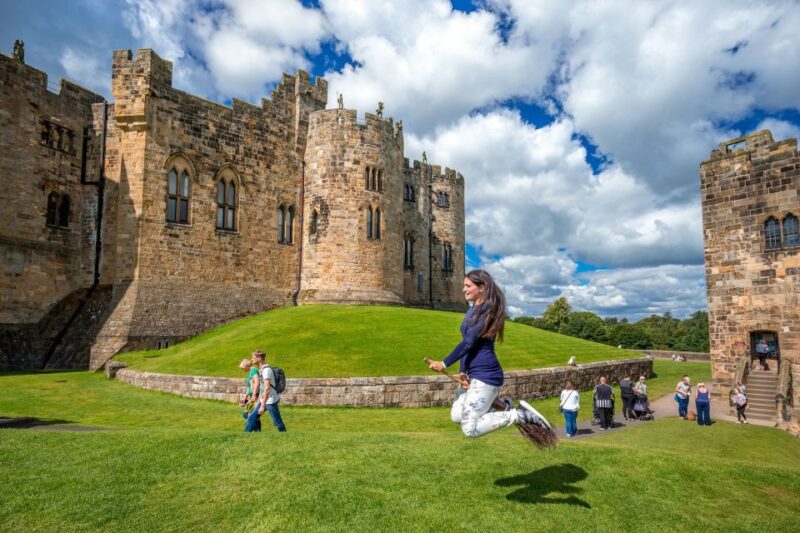 From Edinburgh: Day Trip to Bamburgh and Alnwick Castle - Sightseeing and Audio Guides
