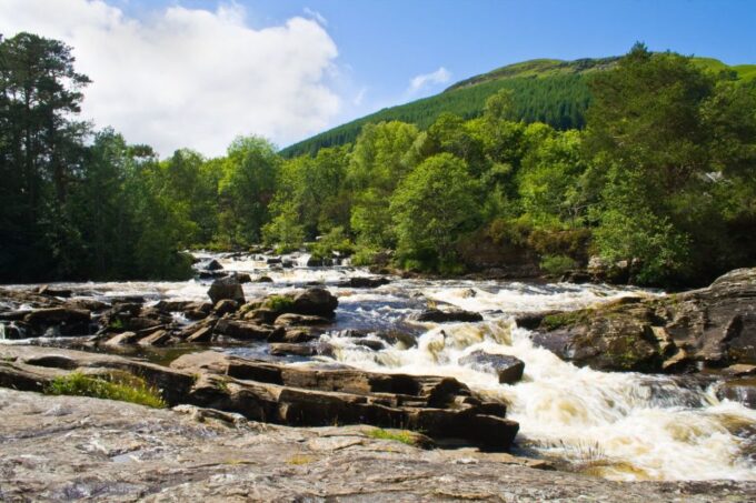 From Edinburgh: Heart of Scotland Full-Day Tour in Spanish - Explore Hermitage Forest and Waterfall
