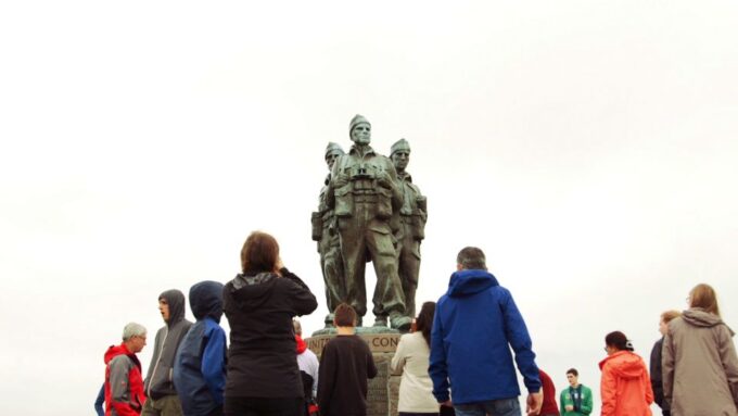 From Edinburgh: Loch Ness and Highlands Tour in Spanish - Explore Loch Ness and Highlands