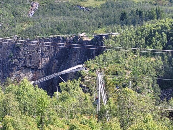 From Eidfjord: Voringsfossen Waterfalls and Sysendammen Dam - Recommended Attire and Prohibited Items