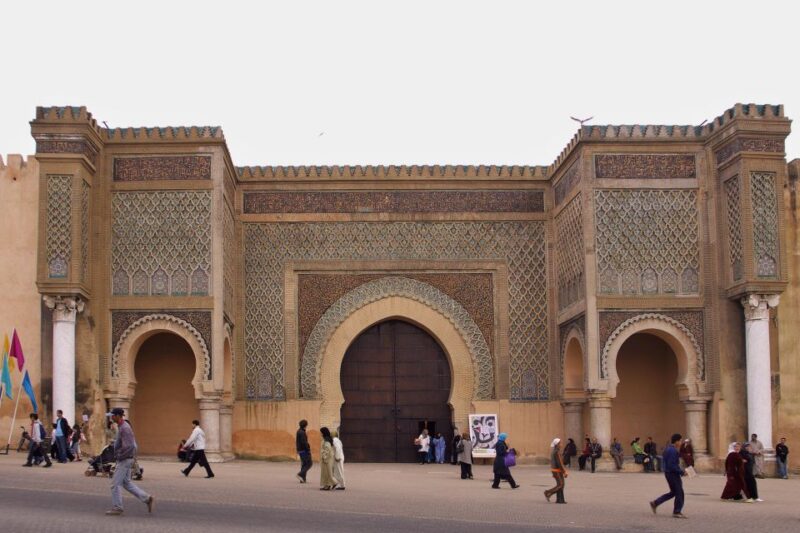 From Fez : Volubilis, Moulay Idriss & Meknès Day Trip - Pickup Location and Drives