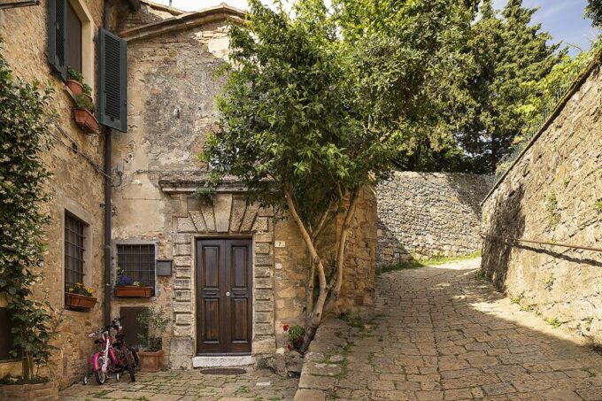 From Florence: PRIVATE Tour of San Gimignano and Volterra - Twilight Saga: New Moon Set