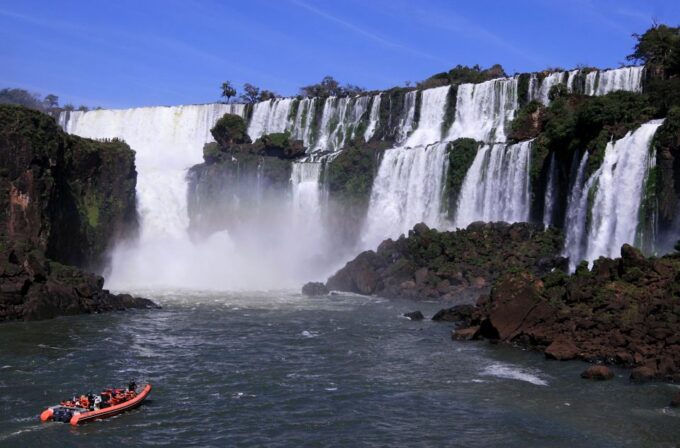 From Foz Do Iguaçu: Iguazu Falls Boat Ride Argentina - Navigating the Park
