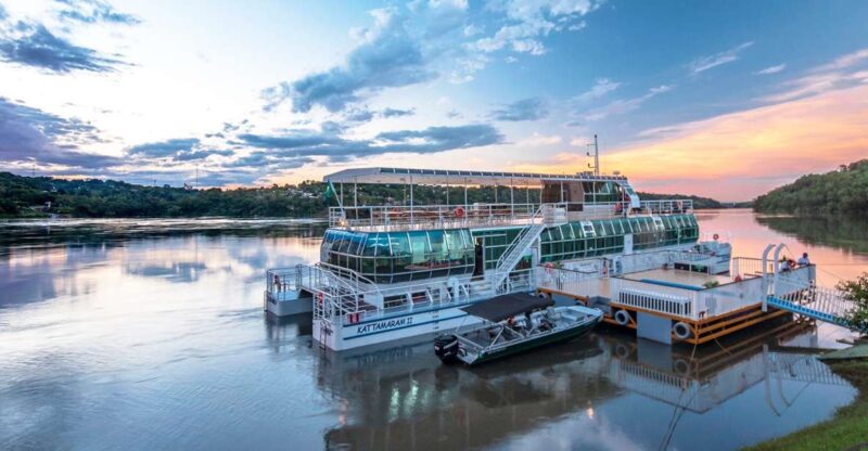 From Foz Do Iguaçu: Sunset Catamaran Tour With Meal - Overview of the Tour