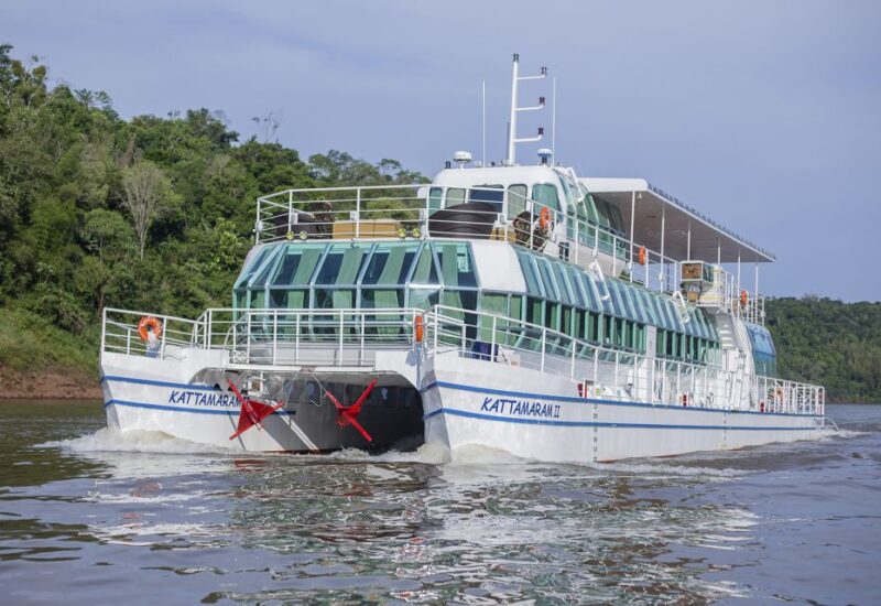 From Foz Do Iguaçu: Sunset Catamaran Tour With Meal - Discovering Scenic and Historical Landmarks