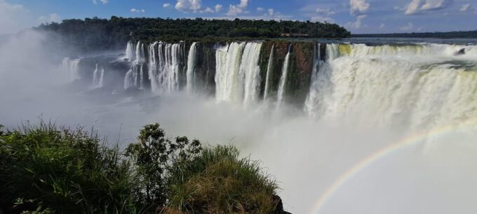From Foz Do Iguaçu: Tour to Argentinian Falls - Group Size and Languages