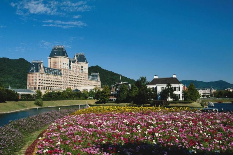 From Fukuoka: Private Day Trip to Huis Ten Bosch Theme Park - Highlights of Huis Ten Bosch Theme Park