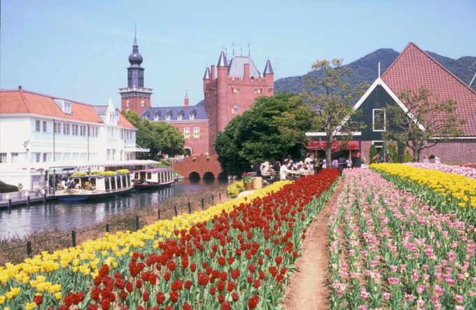 From Fukuoka: Private Day Trip to Huis Ten Bosch Theme Park - Transportation and Pickup Details
