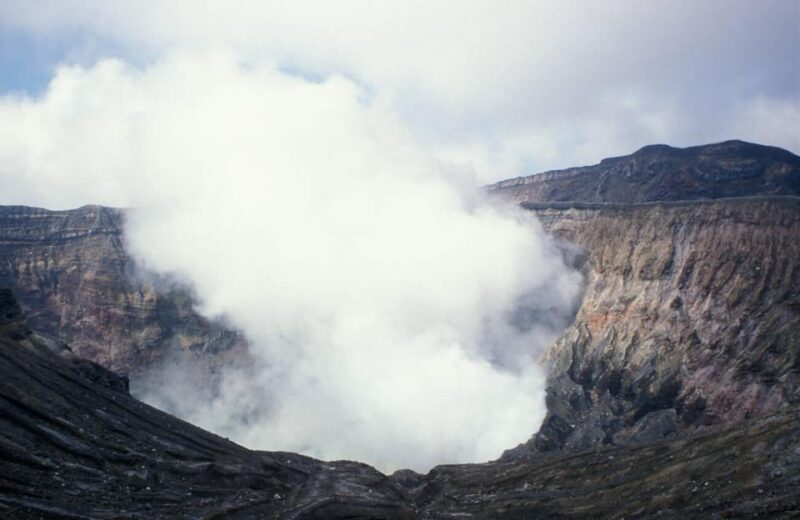 From Fukuoka: Private Mount Aso & Kumamoto Castle Day Trip - Exploring Nakadake Crater