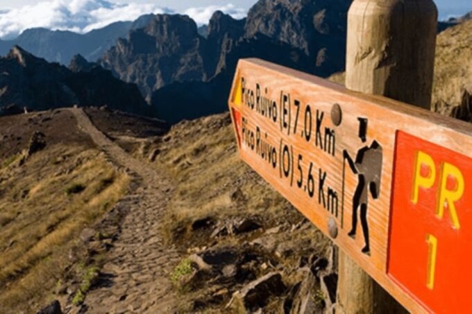 From Funchal: Pico Do Areiro and Pico Ruivo Hiking Tour - Language Support