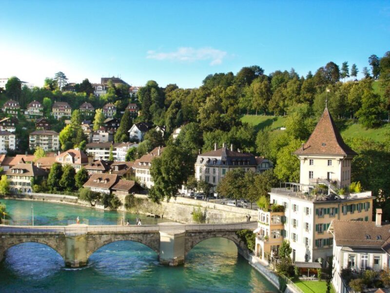 From Geneva: Bern & Paragliding in Interlaken - Experiencing Paragliding in Interlaken