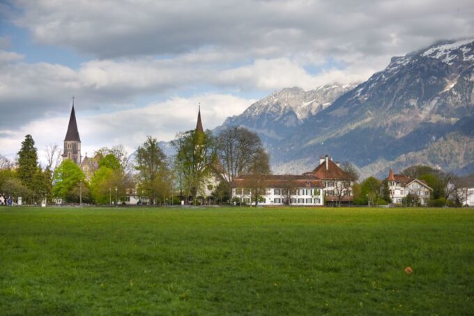 From Geneva: Bern & Paragliding in Interlaken - Private Group Adventure