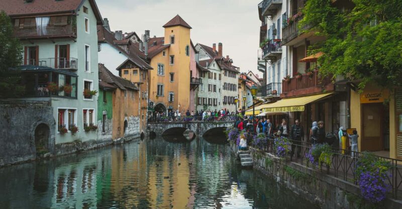 From Geneva: Day Tour for Palais De Iîle, Lake Annecy,Etc. - Key Points