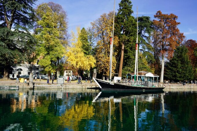 From Geneva: Day Tour for Palais De Iîle, Lake Annecy,Etc. - Exploring Annecy Old Town
