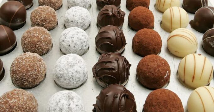 From Geneva: Gruyères Private Tour Cheese & Chocolat Factory - Chocolate-Making Traditions