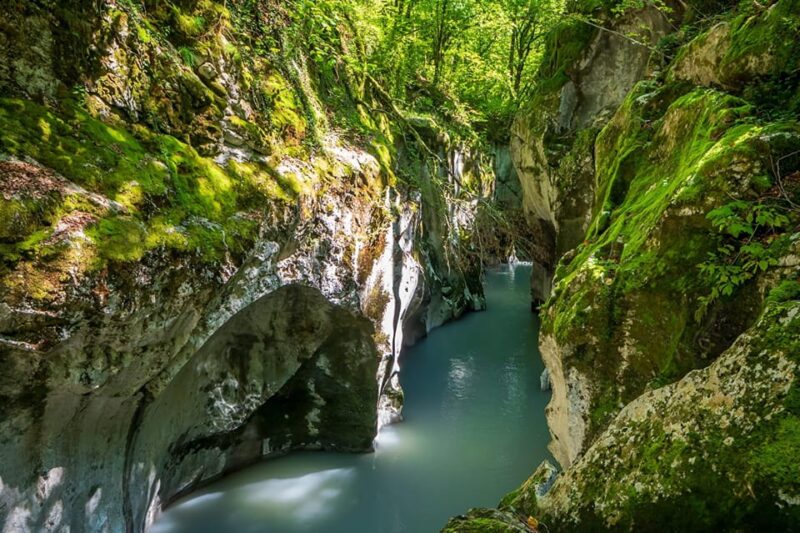 From Geneva: Yvoire and Gorges Du Pont Du Diable Day Trip - Yvoire: Medieval Village Exploration