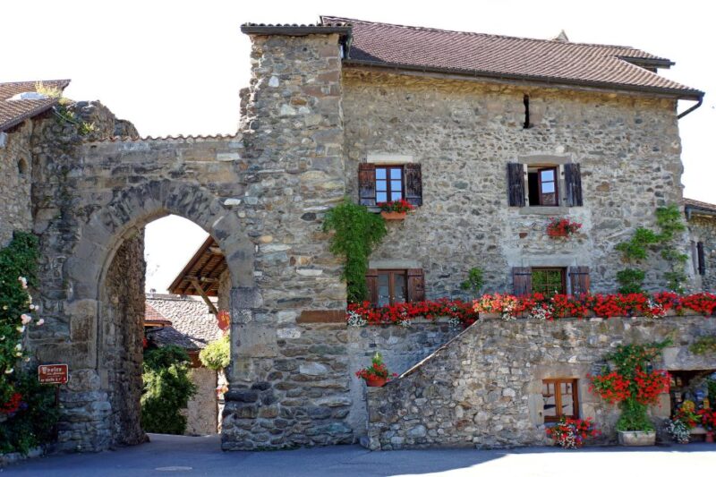 From Geneva: Yvoire Castle & Lake Geneva Cruise - Yvoire Castle Tour