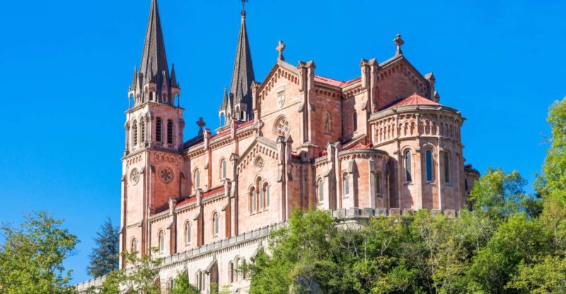 From Gijón: Covadonga, Cangas De Onís, and Lastres Day Trip - Exploring Covadonga