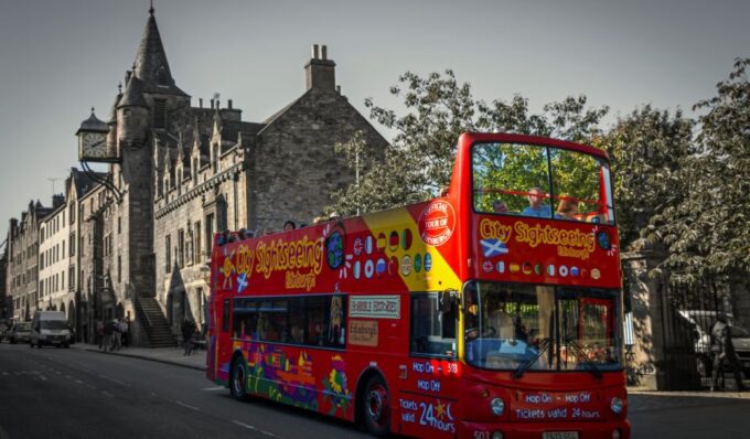 From Glasgow: Private Day Trip to Edinburgh With Transfers - Health and Safety Considerations