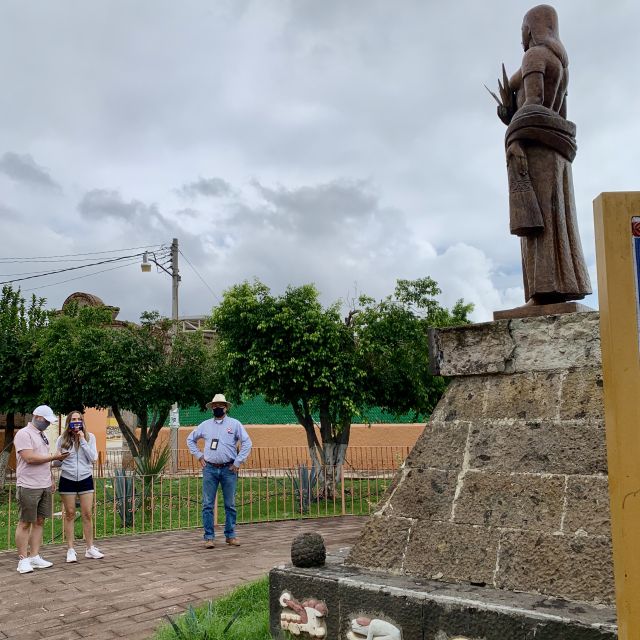 From Guadalajara: Pyramids & Jose Cuervo Tequila Tour - Agave Harvesting and Tasting